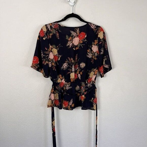 Blue Rain Francescas NWT Blue Peplum Scalloped Trim Floral Wrap Blouse Medium - Picture 3 of 12